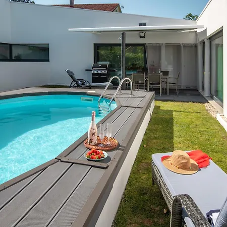 Con Piscina Y Jardin, Santiago De Compostela * Teo