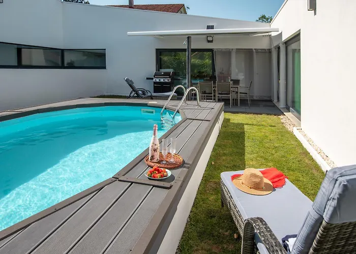 Con Piscina Y Jardin, Santiago De Compostela * Teo