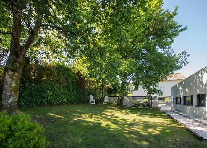 Con Piscina Y Jardin, Santiago De Compostela Teo
